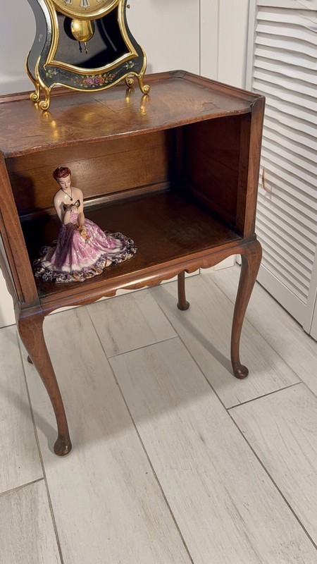 Vintage Queen Anne Side Table Walnut Veneer Cabriole Legs Wood Accent Nightstand gallery