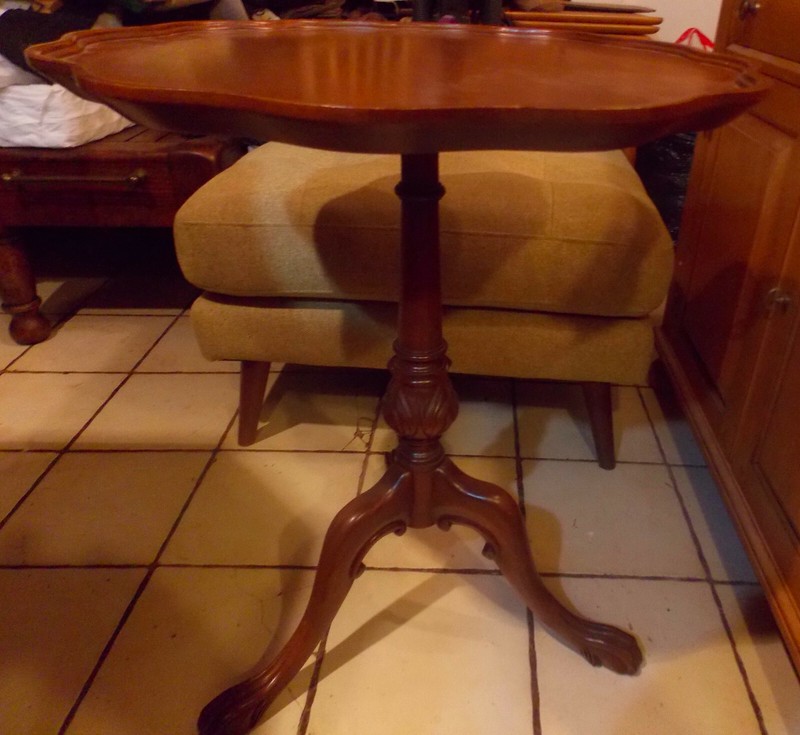 Mahogany Carved Pie Crust Top Parlor Table / Lamp Table (RP-PRT11) gallery