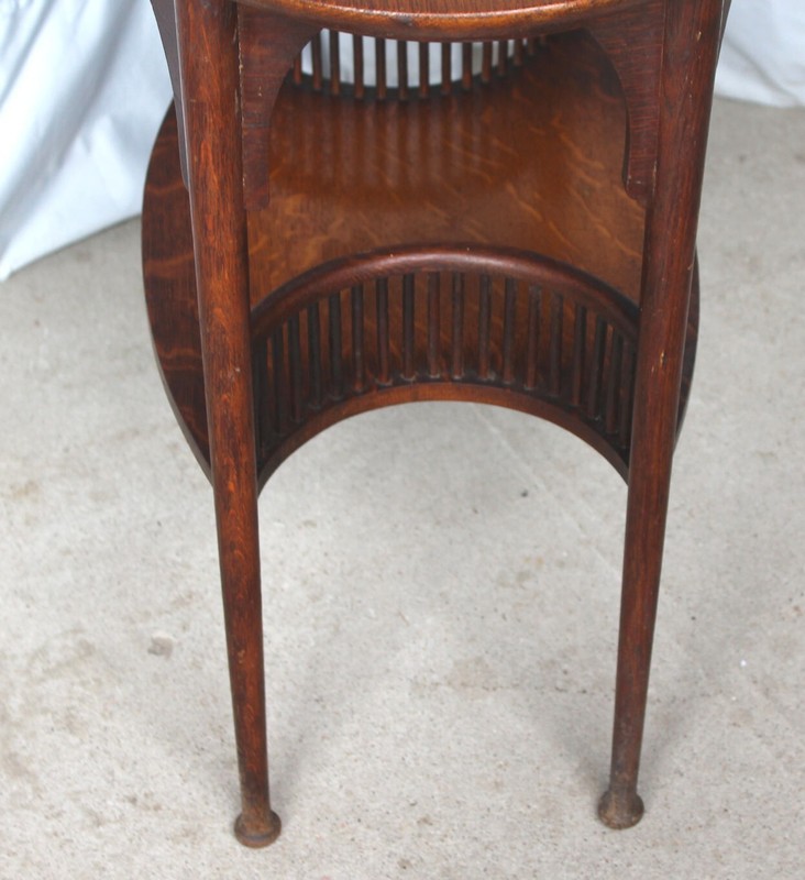 Antique Oak Oval shaped Parlor Lamp Table – original finish gallery