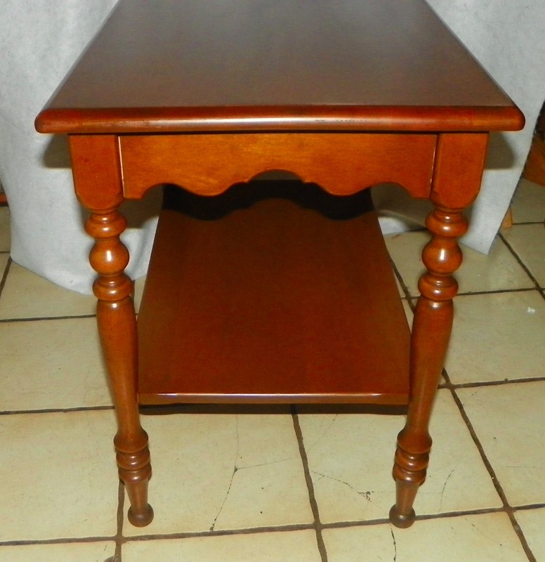 Solid Maple End Table / Side Table (ET342) gallery