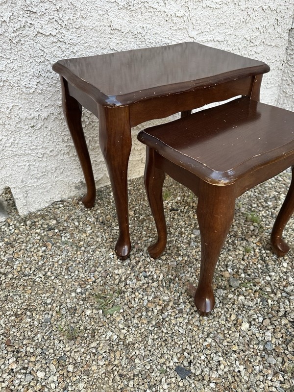 vintage nesting table set of 2 classic Queen Anne style