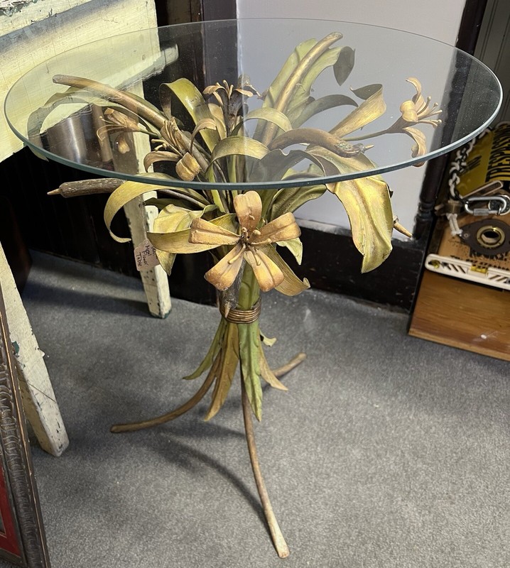 VTG Circular Lily Metal and Glass Top Floral Table