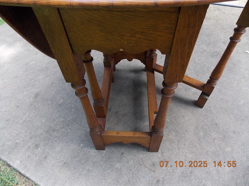 Med Size Solid English Oak Double Drop Leaf Gateleg Table Turned Post Leg 0 S&H gallery