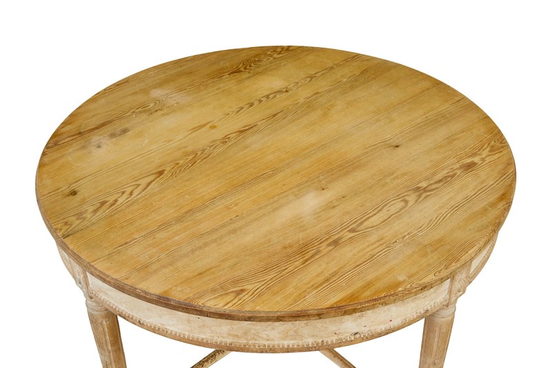 19TH CENTURY CIRCULAR SCANDINAVIAN PINE DINING TABLE gallery