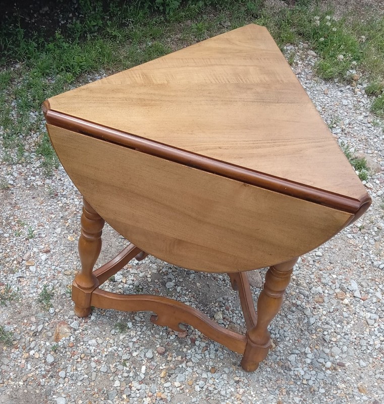 Mid Century Maple Drop Leaf End Table by Athens / Side Table (ET762)