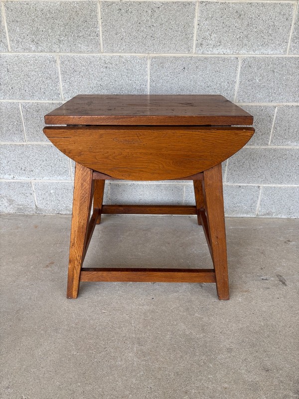 BROYHILL ATTIC HEIRLOOMS OAK SINGLE DRAWER SHAKER STYLE DROP LEAF SIDE TABLE gallery