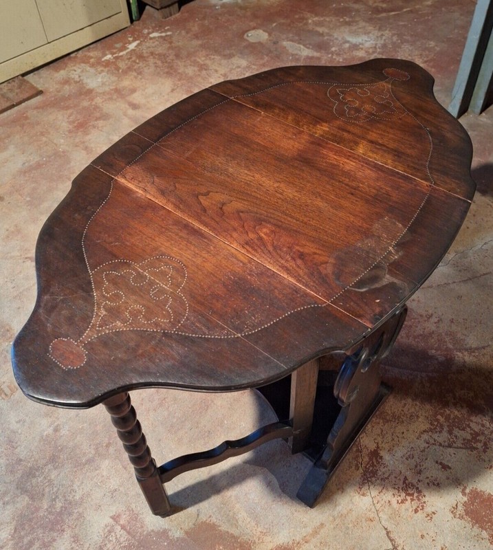 Antique Berkey & Gay Drop Leaf Table Span-Umbrian Decorative Drill Pattern gallery