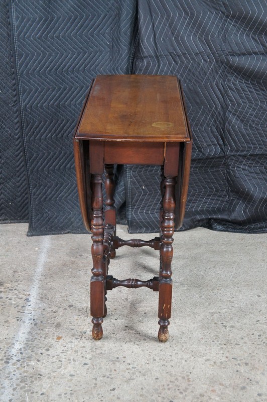 Antique William & Mary Style Oak Oval Drop Leaf Gateleg Side Table gallery