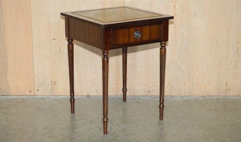 LOVELY VINTAGE CIRCA 1940'S GREEN LEATHER GOLD LEAF SINGLE DRAWER SIDE TABLE gallery