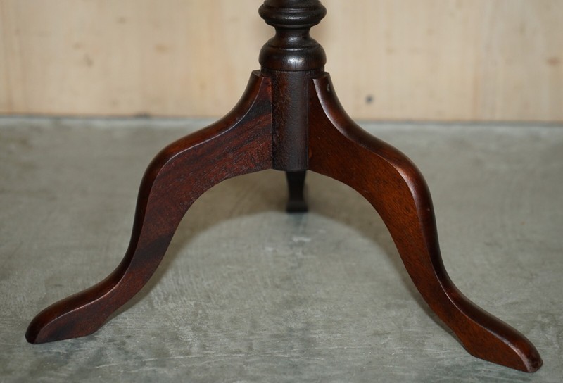 SMALL OXBLOOD LEATHER WITH SILVER LEAF INLAY MAHOGANY TRIPOD LAMP SIDE END TABLE gallery