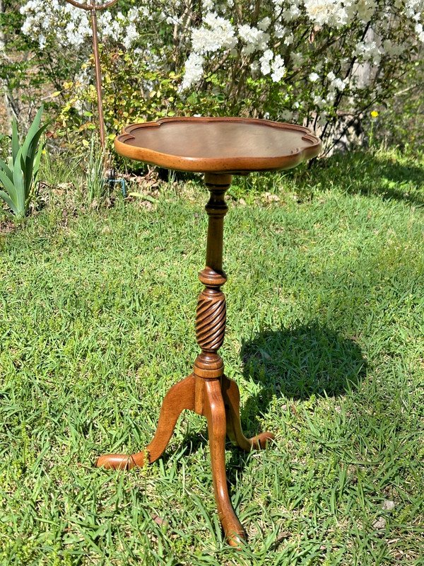 Brandt Furniture Scalloped Oval Tripod English Candle Stand Side Table, MCM
