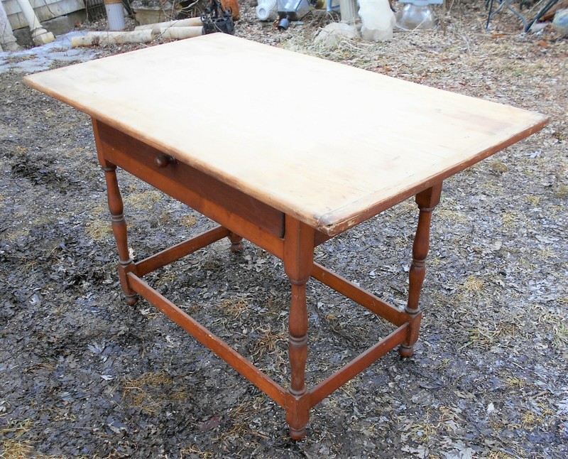 ANTIQUE 18th CENTURY NEW ENGLAND STRETCHER BASE TAVERN TABLE gallery