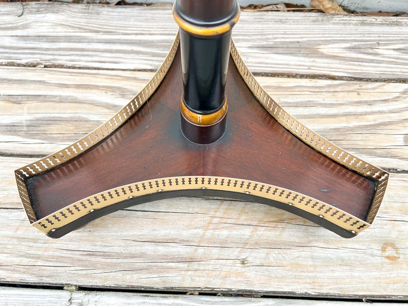 Kittinger Regency Style Mahogany Stand w/ Brass Gallery Black & Gold Accents gallery