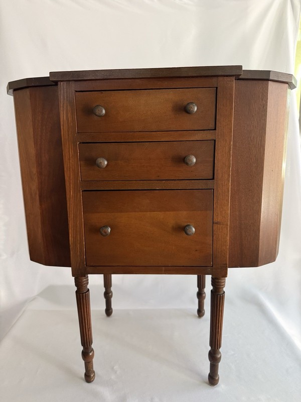 Imperial Grand Rapids Martha Washington Table