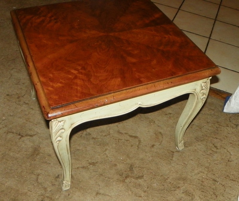 Walnut Henredon End Table with Book Match Veneer Top (ET257) gallery