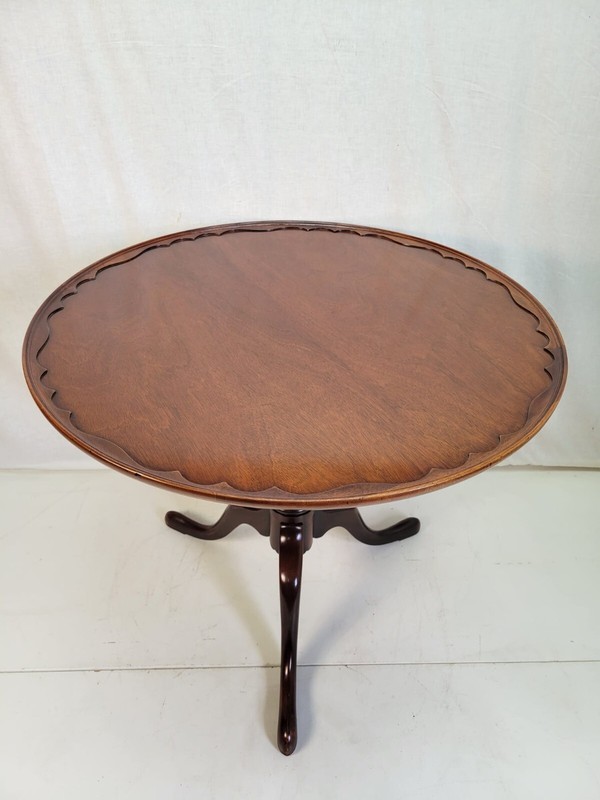 Large 20th Century American Queen Anne Mahogany Pie crust Center Table, Signed