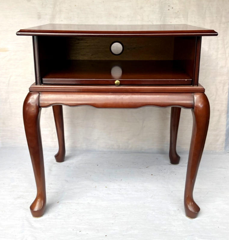 Vintage Bombay Company Mahogany TV Stand Queen Anne Table with Pull Out Tray
