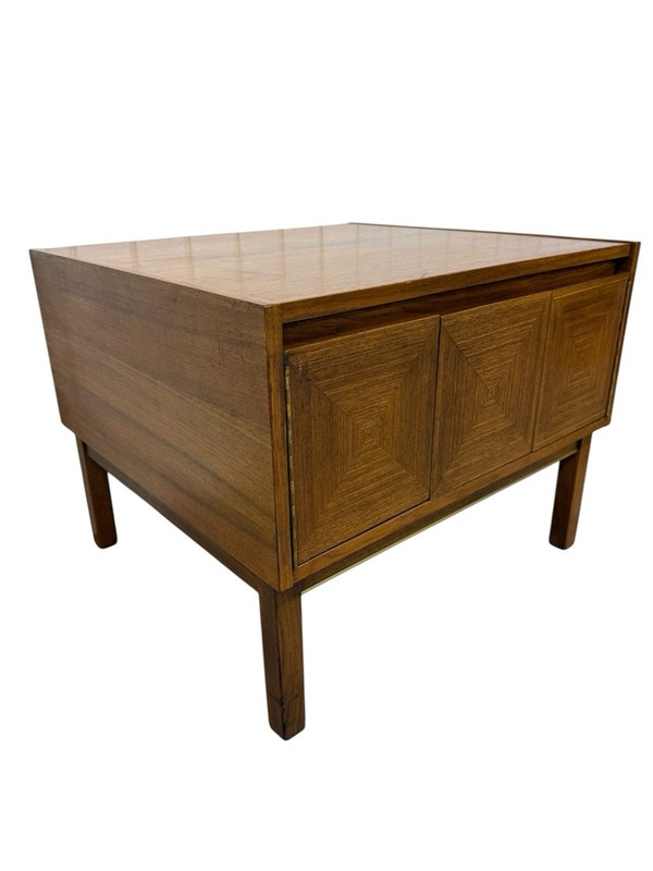 Mid-Century Modern 1960s Walnut Lane Side End Table gallery