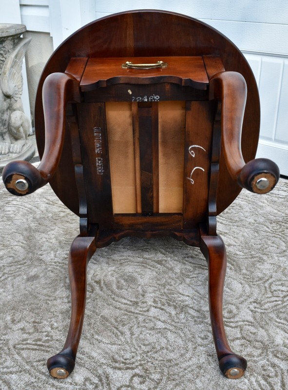 Vintage Statton Oval Queen Anne Style Cherry Side Table w/Drawer gallery