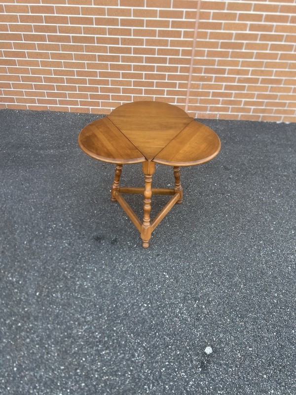 O’Hearn Sugar Maple Triangular Drop Leaf Tripod Trefoil Clover Table Blemish