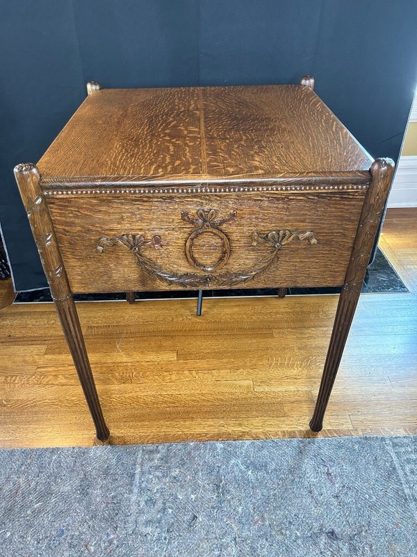 Quartersawn Carved Oak Victrola/Parlor Table Stand Horner?