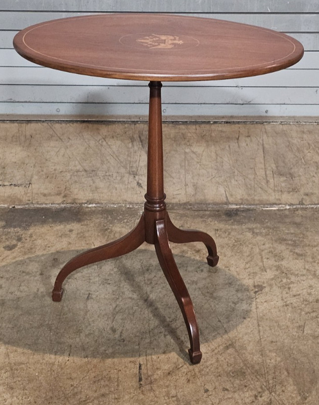 Kittinger Historic Newport Federal Style Mahogany Tilt Top Table Eagle Inlay gallery
