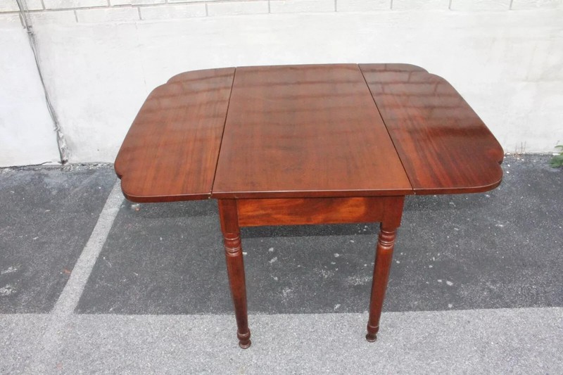 Great Early American Solid Mahogany Drop Leaf Breakfast Hallway Sofa Side Table