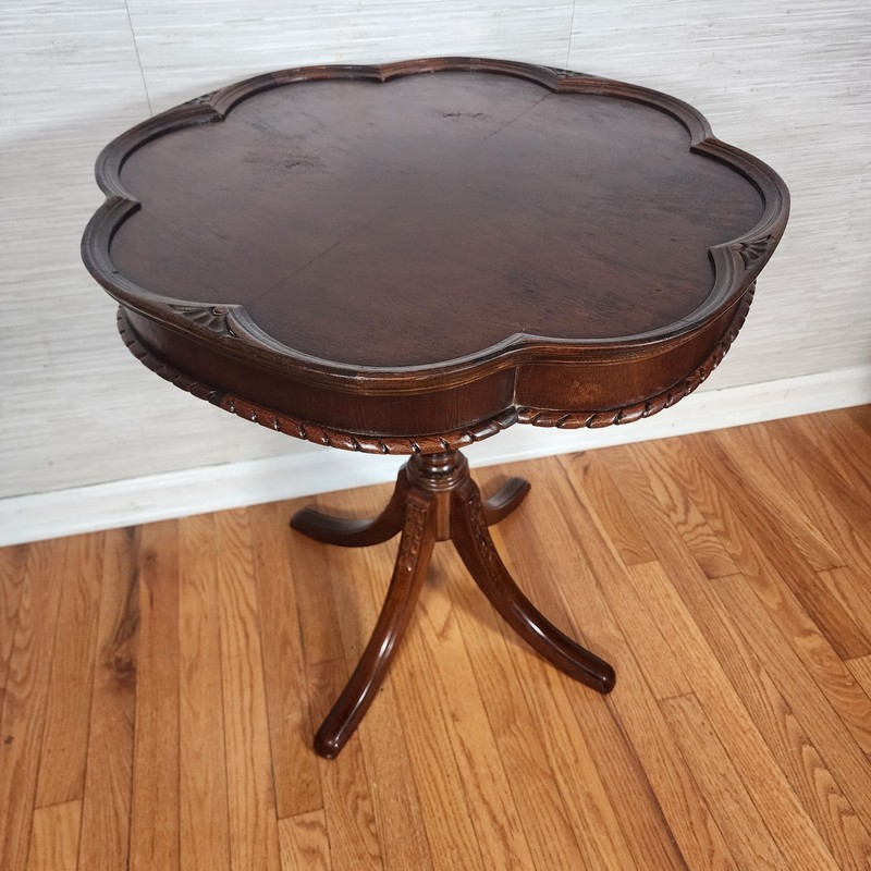 Pedestal Pie Crust Table