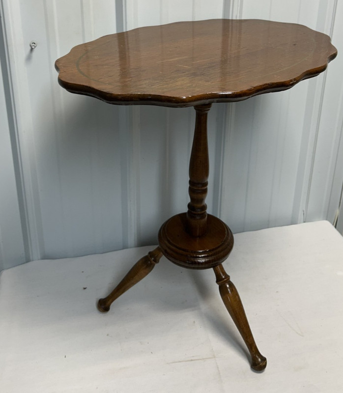 Vintage Scalloped Oval Tilt-Top Pedestal Side Table Cornwall Wood Products Maine