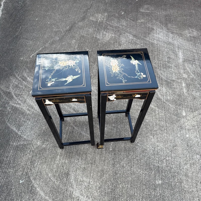 Vintage Chinoiserie Black Lacquer Pedestal Tables – Pair of Asian Style Floral S