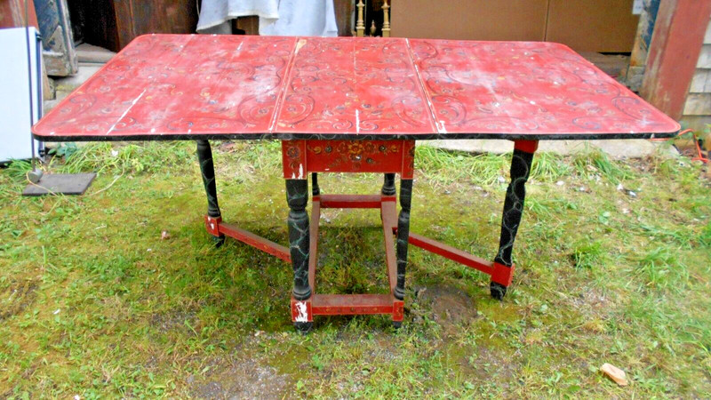 ANTIQUE 19th CENTURY PAINT DECORATED SCANDINAVIAN DINING TABLE
