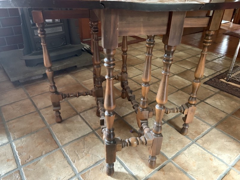 Vintage William & Mary Style Drop Leaf Gate Leg Breakfast Table gallery