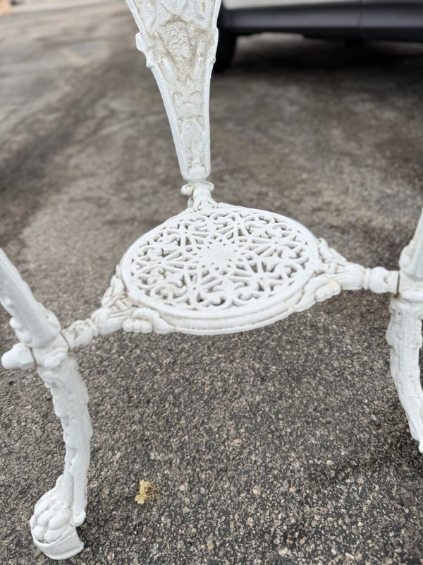 Rare Antique Cast Iron Britannia London Pub Table Chipped And Welded gallery