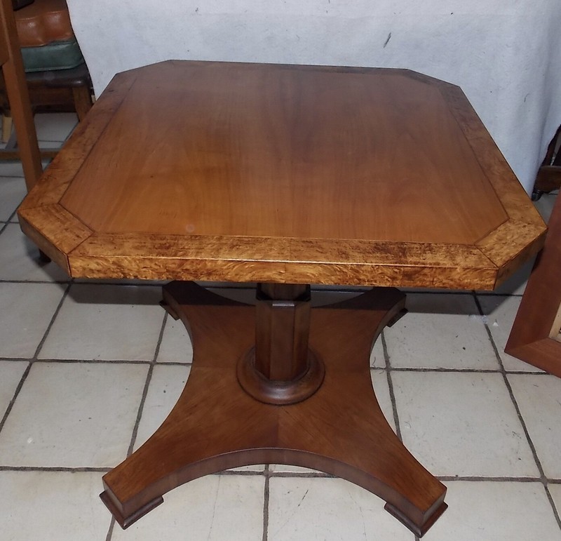 Cherry Burl Elm Lamp Table / Parlor Table by Baker (PRT93)