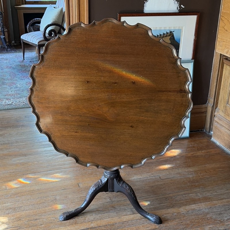 Large 34.5″ Antique Chippendale Tilt-Top Round Pie-crust Wood Table