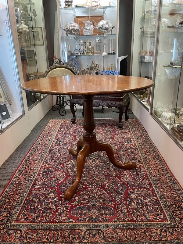 18th Century Colonial American Queen Anne Style Tilt Top Table with Old Label