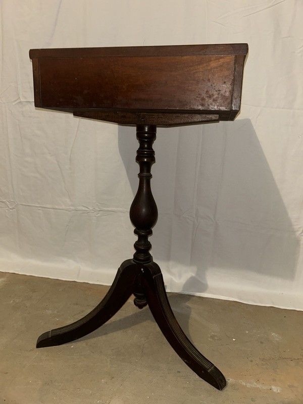 Duncan Phyfe Style Antique Drop Leaf Side/End Table/Sewing Stand 20th Century gallery