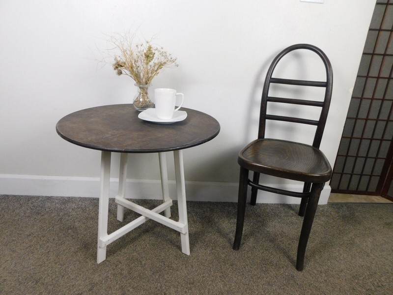 Vintage 1970s Smart Folding 23" Round Deck Cafe Gateleg Snack Card Table COOL gallery