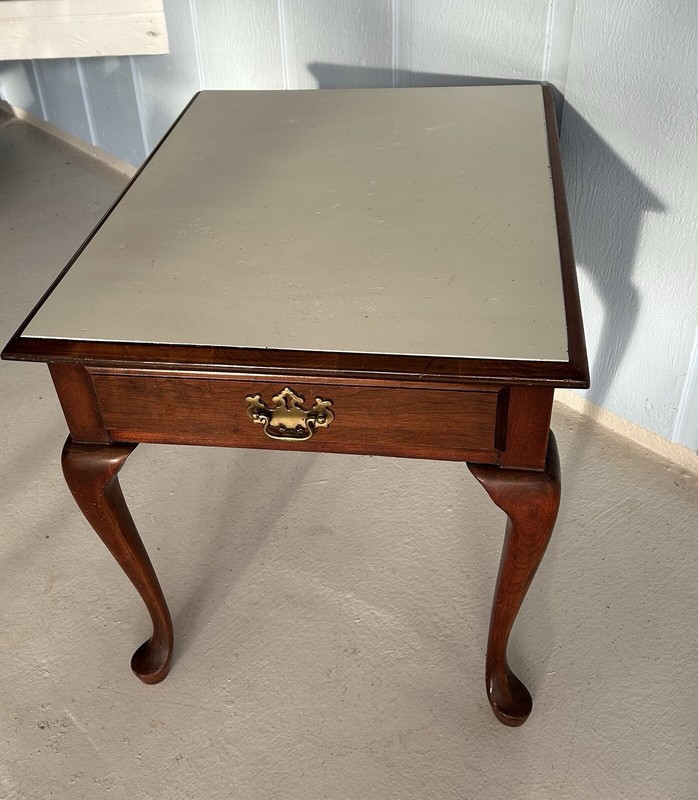 Oval Top Side/End Table-Vtg Oak Nightstand-Queen Anne Legs--Beautiful Wood Grain gallery