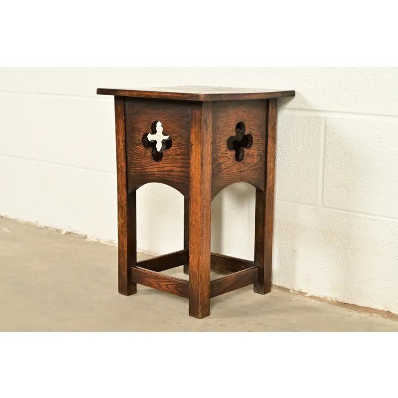 Stickley Brothers Style Antique Mission Oak Arts & Crafts Side Table, Circa 1905