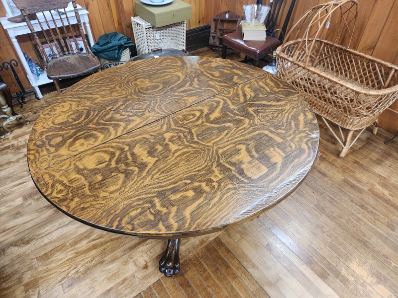 Antique Round Quarter Sawn Oak Dining Table W/carved Lion Heads and Claw Feet