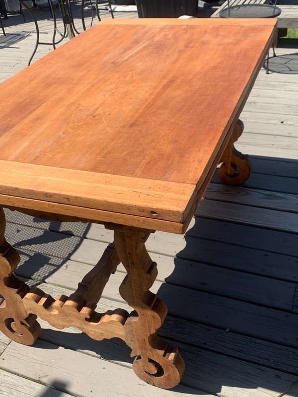 FREE SHIPPING-RARE VINTAGE Extendable CARVED OAK TABLE W/Hidden leaves