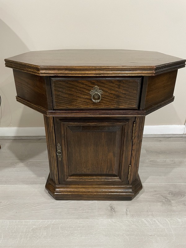 Vintage Ethan Allen Royal Charter Jacobean Oak Octagonal Side Table 1980s Rare