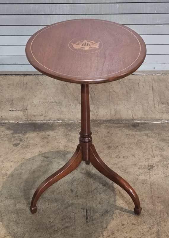 Kittinger Historic Newport Federal Style Mahogany Tilt Top Table Eagle Inlay gallery