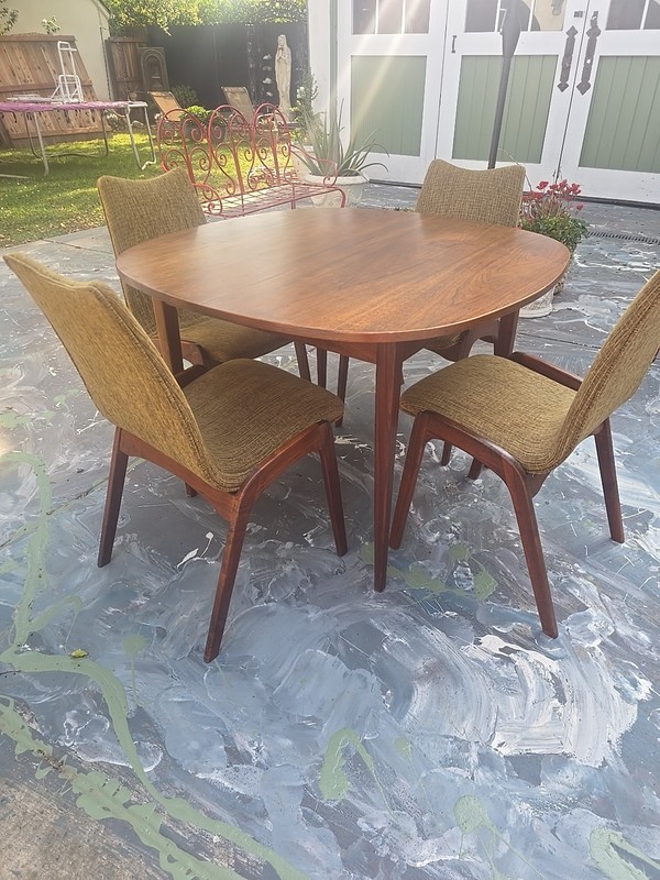 Mid-Century Modern Walnut Dining Table Expands with 4 Chairs gallery