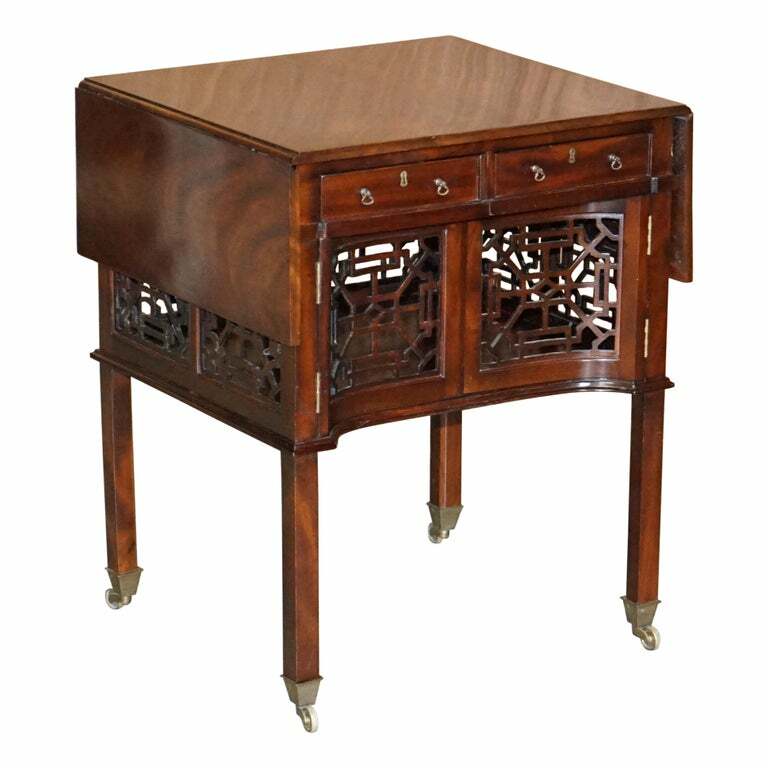 COLLECTABLE ANTIQUE THOMAS CHIPPENDALE BREAKFAST SUPPER FLAMED MAHOGANY TABLE