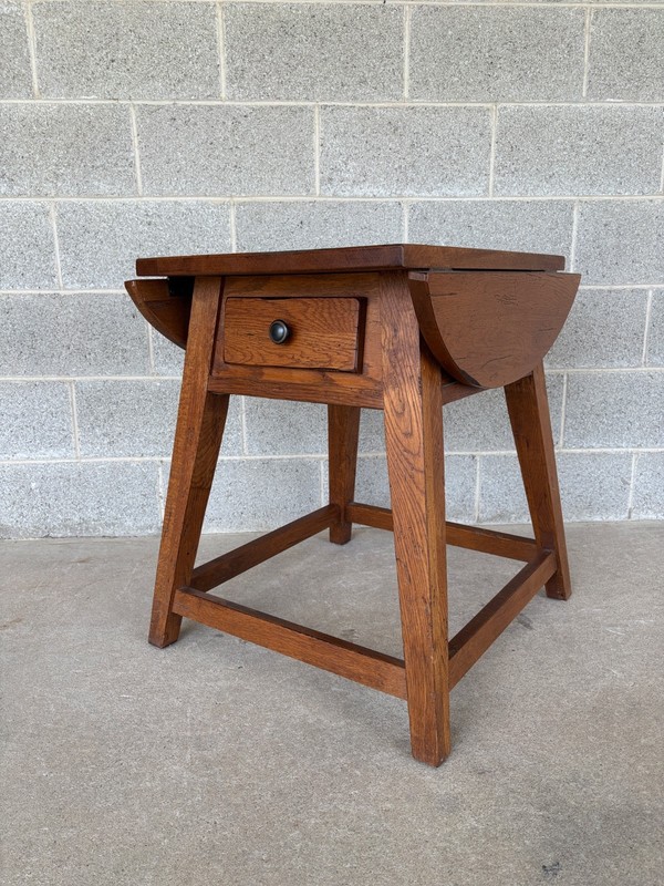 BROYHILL ATTIC HEIRLOOMS OAK SINGLE DRAWER SHAKER STYLE DROP LEAF SIDE TABLE gallery