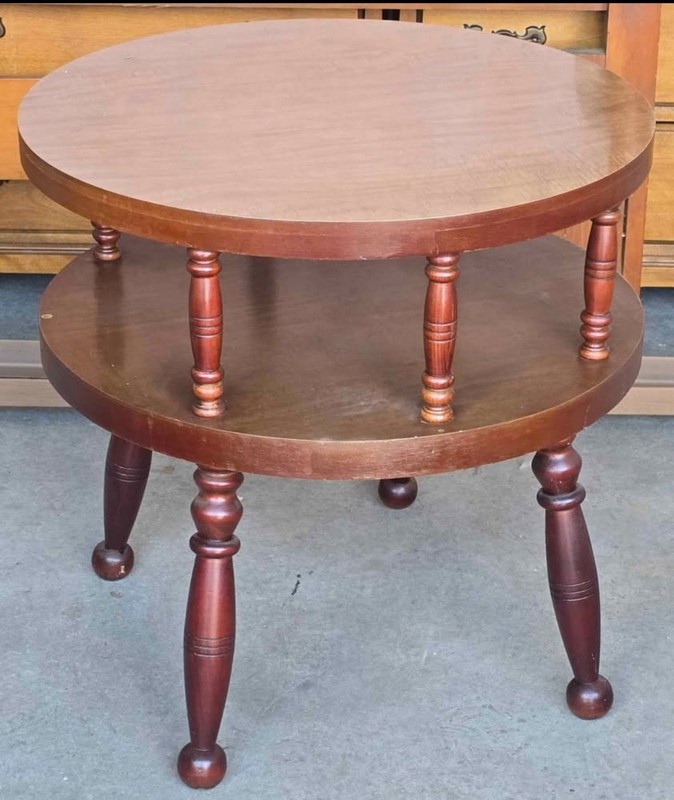 Vtg. Maple Formica Top End Round Table