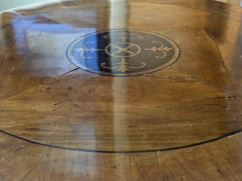 Vintage Side Table, Round Veneered Top w/Radial wood Grain And Inlaid Medallion