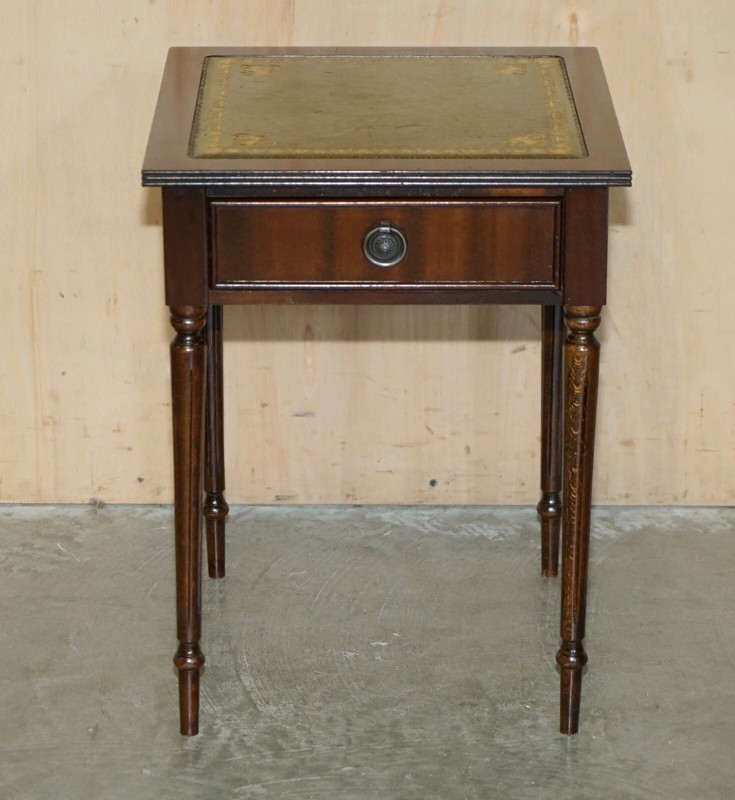 LOVELY VINTAGE CIRCA 1940'S GREEN LEATHER GOLD LEAF SINGLE DRAWER SIDE TABLE gallery